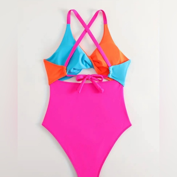 Color Block Twist Cut Out One-piece Swimsuit, Cross Back Stretchy Bathing Suits - Picture 4 of 7